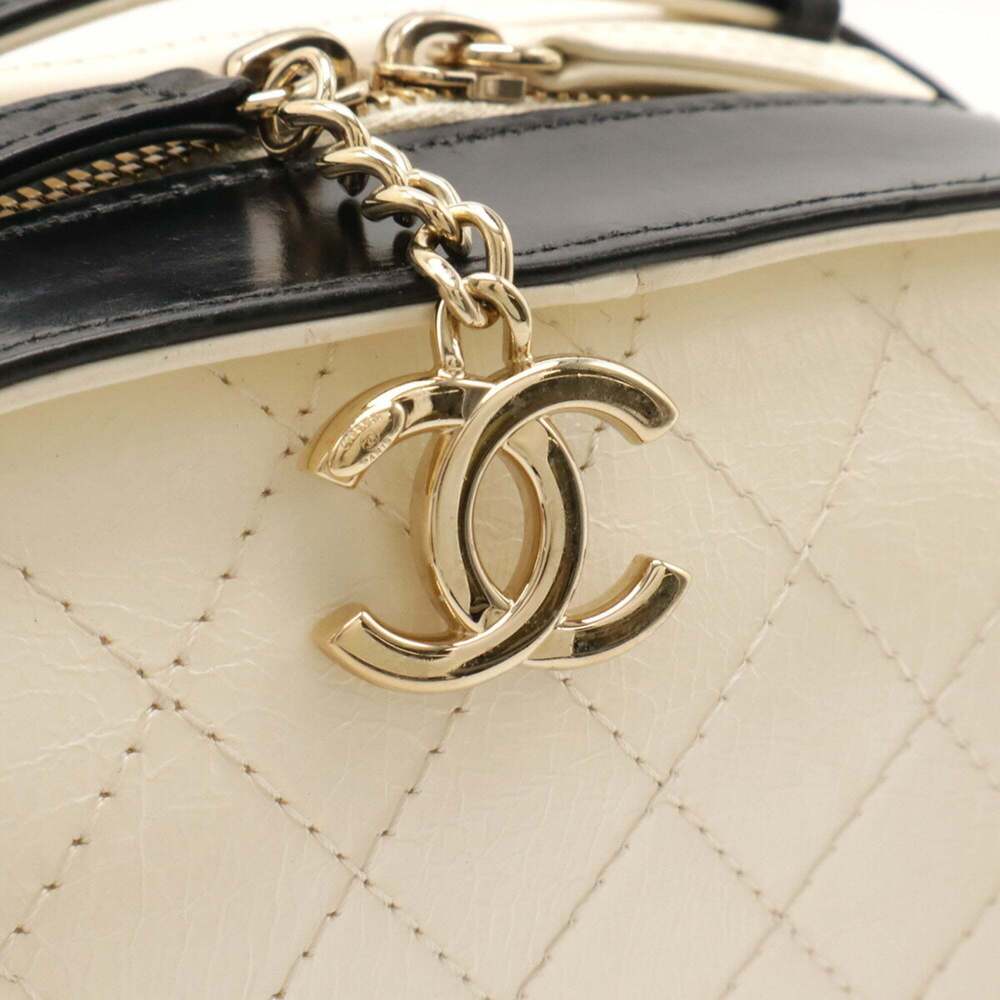 CHANEL Black Leather Shoulder Bag - Picture 5 of 10